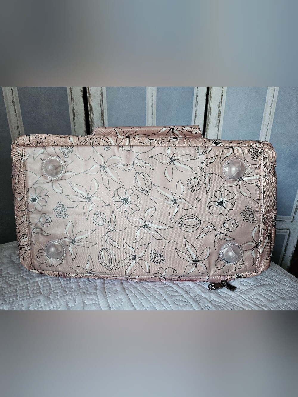 $145 Retail Lug Propeller Weekender Duffel In Sketch Floral Blush - Picture 7 of 16